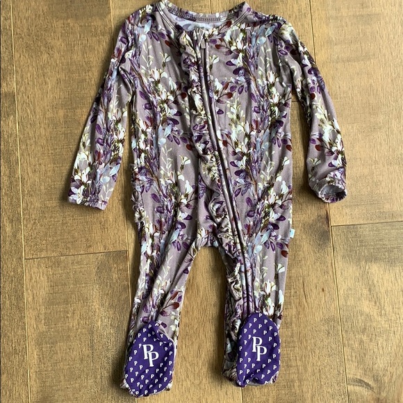 posh peanut violet footie